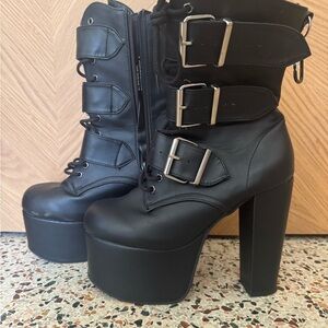 Demonia platform goth girl boots with buckles